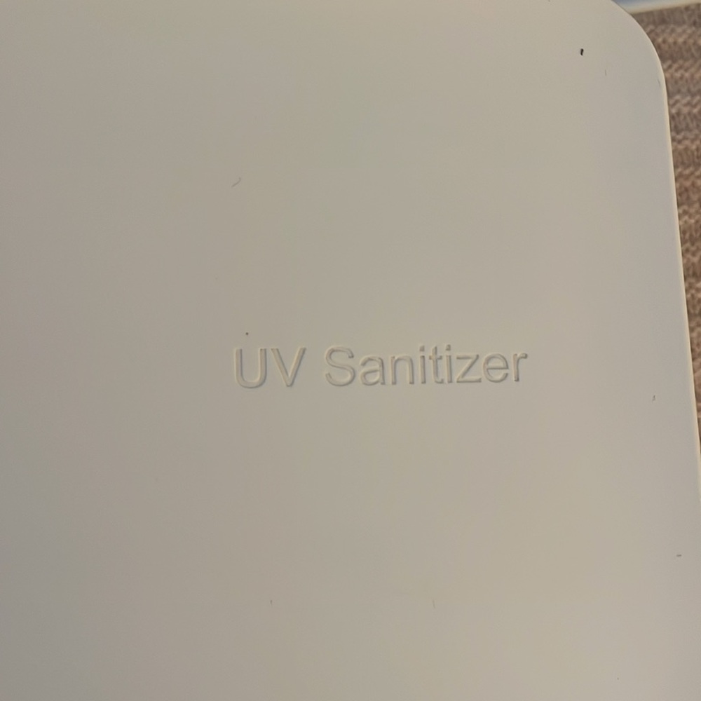 Samsung UV Sanitizer Wireless PhoneCharger - Picture 2 of 6
